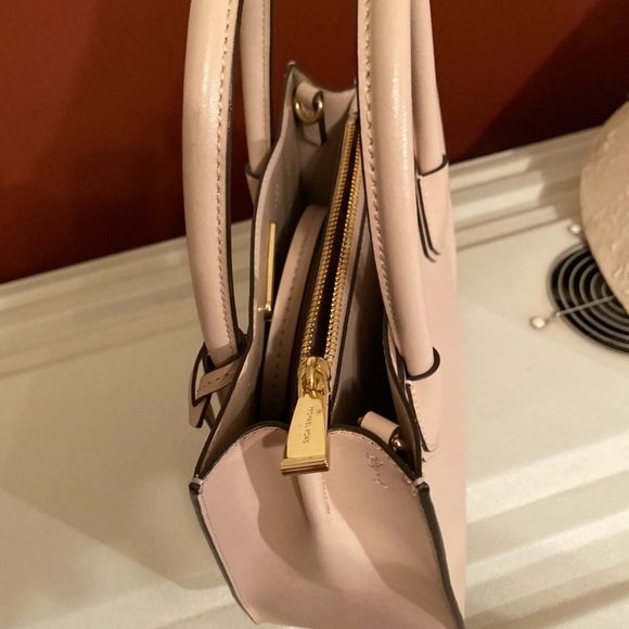 MICHAEL KORS Women's Mercer Messenger Crossbody - Picture 9 of 16